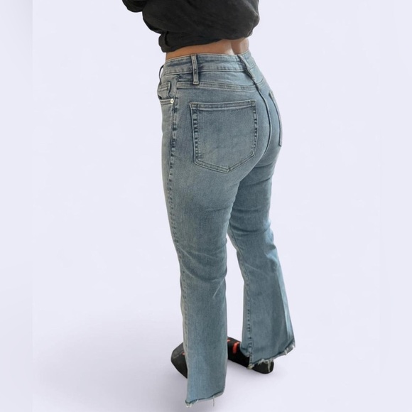 Frame Le Crop Mini Boot Jeans in Blue. - Picture 2 of 9